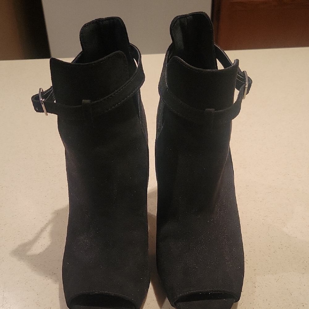 Elegant Black Ankle Boots